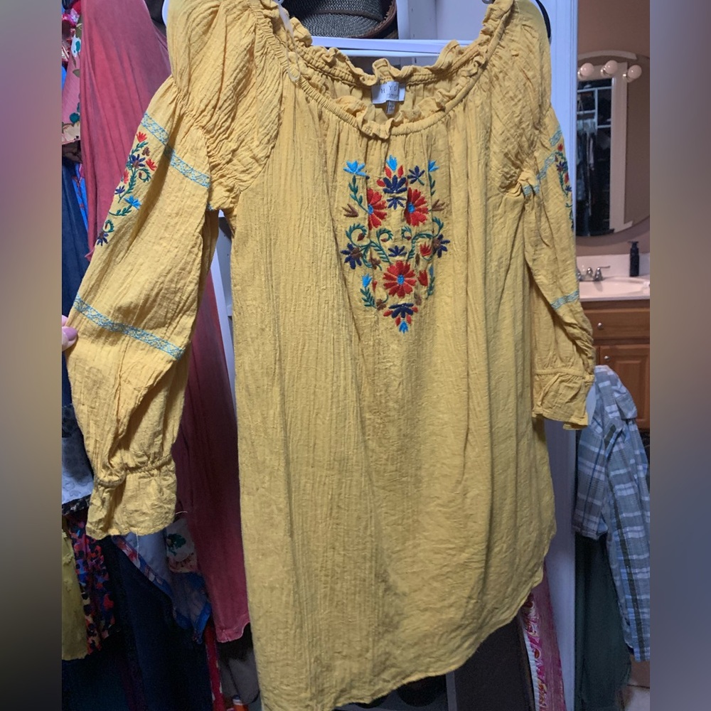 Mustard floral detail